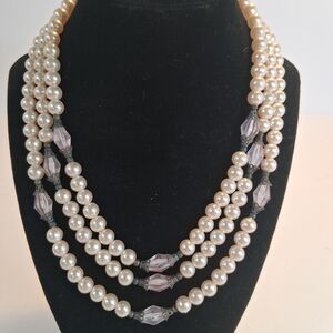 Elegant Pearl and Crystal Necklace